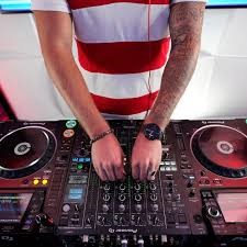 The Essential Functions of DJs: A Comprehensive Breakdown